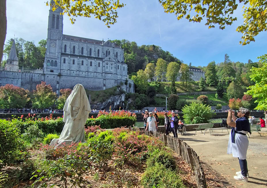 Zweimal im Jahr bietet der Deutsche Lourdes Verein Flugwallfahrten nach Lourdes an.